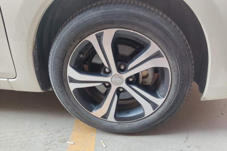 Used Nissan Tiida 2016 1.6L CVT Smart Drive Edition Right Front Wheel Hub