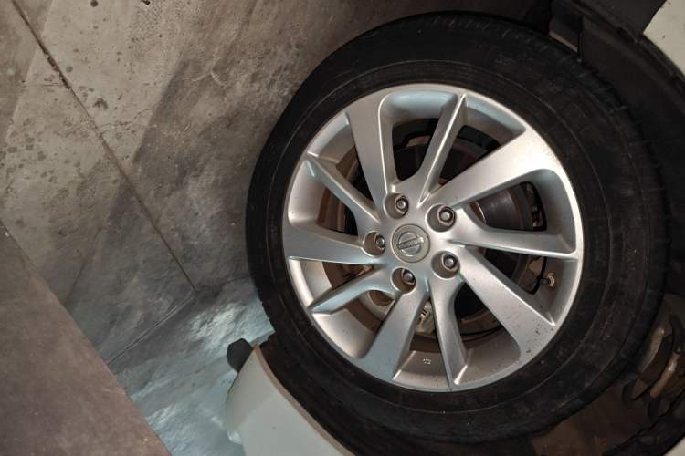 Used Nissan Tiida 2016 1.6L CVT Cool Dynamic Edition Right Front Wheel Hub