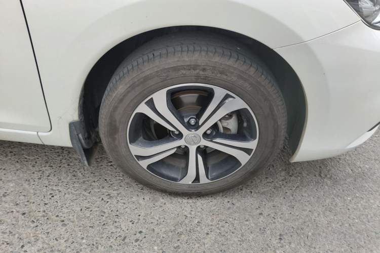 Used Nissan Tiida 2016 1.6L CVT Smart Drive Edition Right Front Wheel Hub