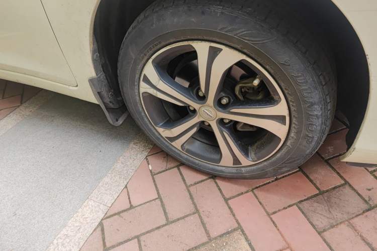 Used Nissan Tiida 2016 1.6L CVT Smart Drive Edition Right Front Wheel Hub