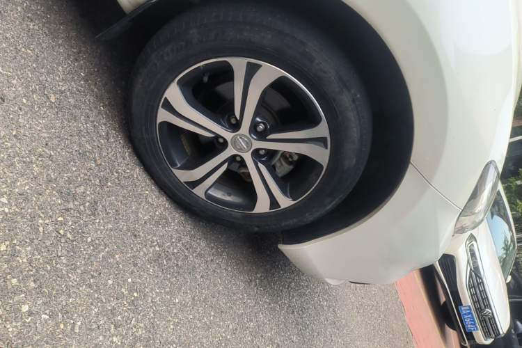 Used Nissan Tiida 2016 1.6L CVT Smart Drive Edition Right Front Wheel Hub