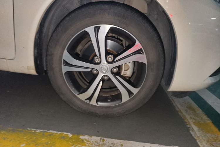 Used Nissan Tiida 2016 1.6L CVT Smart Drive Edition Right Front Wheel Hub