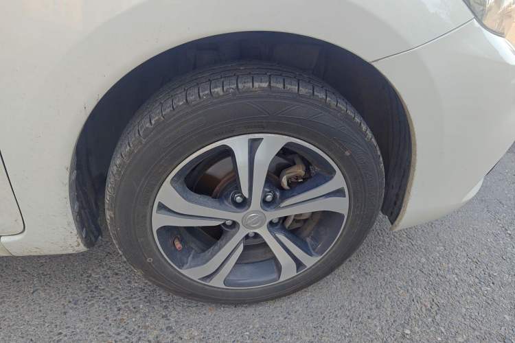 Used Nissan Tiida 2016 1.6L CVT Smart Drive Edition Right Front Wheel Hub