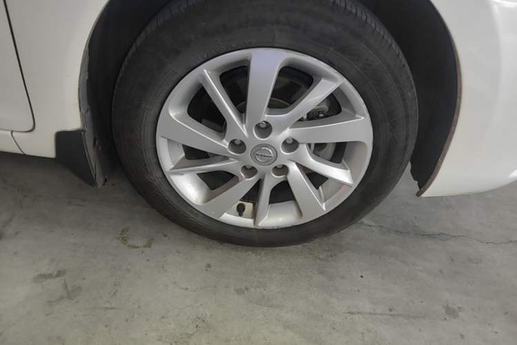 Used Nissan Tiida 2016 1.6L CVT Cool Dynamic Edition Right Front Wheel Hub