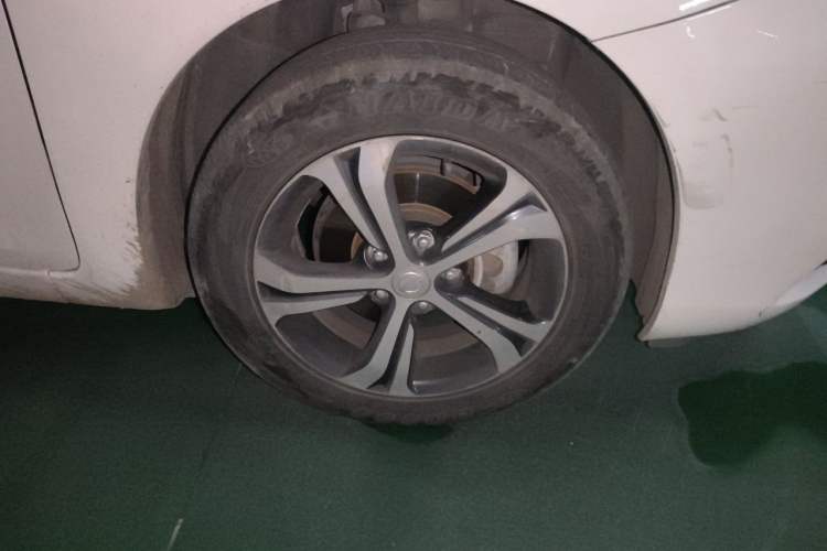 Used Nissan Tiida 2016 1.6L CVT Smart Drive Edition Right Front Wheel Hub