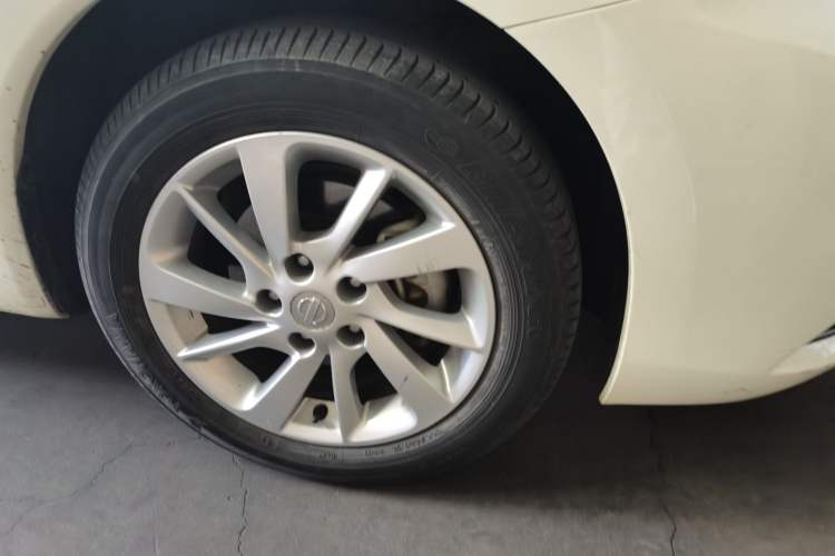 Used Nissan Tiida 2016 1.6L CVT Cool Dynamic Edition Right Front Wheel Hub