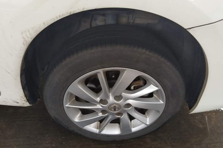 Used Nissan Tiida 2016 1.6L CVT Cool Dynamic Edition Right Front Wheel Hub
