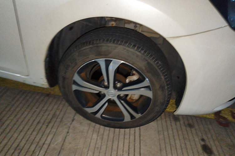 Used Nissan Tiida 2016 1.6L CVT Smart Drive Edition Right Front Wheel Hub