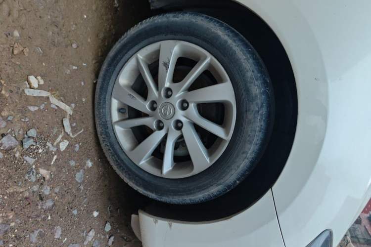 Used Nissan Tiida 2016 1.6L CVT Cool Dynamic Edition Right Front Wheel Hub