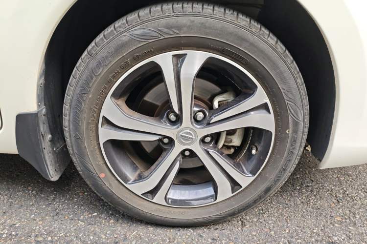 Used Nissan Tiida 2016 1.6L CVT Smart Drive Edition Right Front Wheel Hub