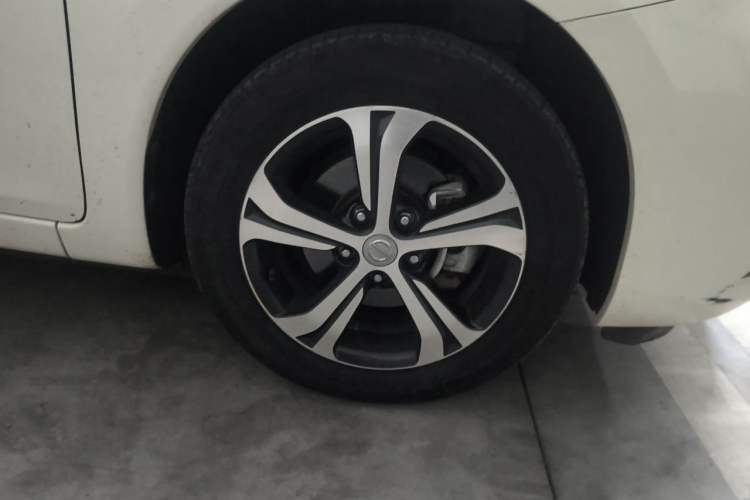 Used Nissan Tiida 2016 1.6L CVT Smart Drive Edition Right Front Wheel Hub