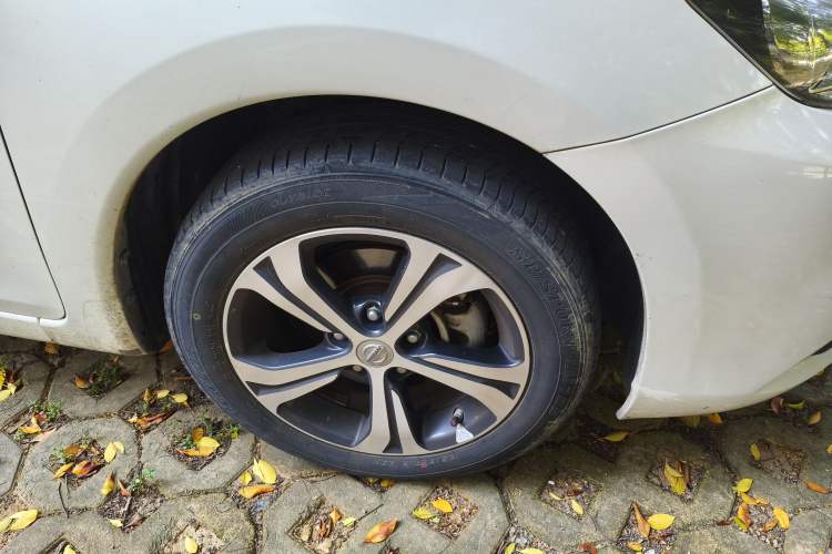 Used Nissan Tiida 2016 1.6L CVT Smart Drive Edition Right Front Wheel Hub