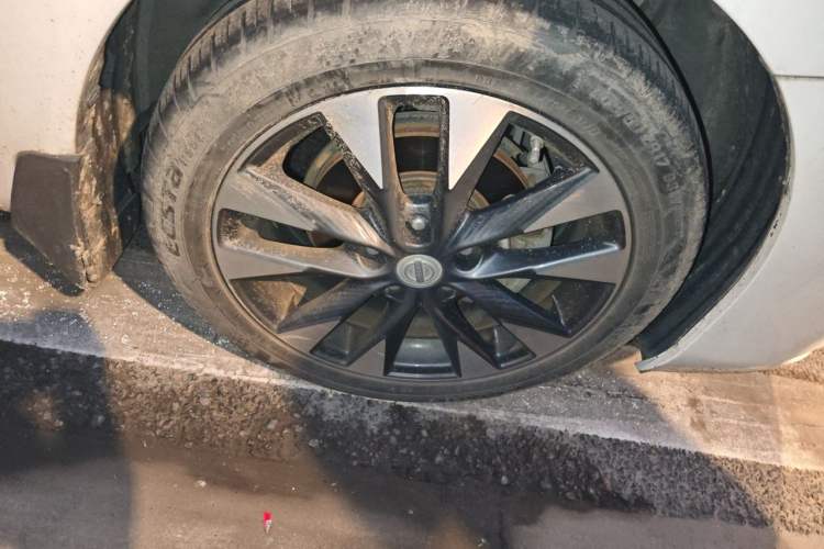 Used Nissan Tiida 2016 1.6L CVT ZhiZun Edition Right Front Wheel Hub