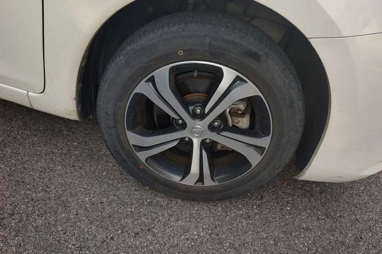 Used Nissan Tiida 2016 1.6L CVT Smart Drive Edition Right Front Wheel Hub