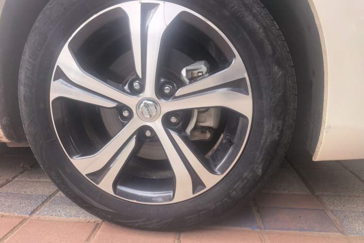 Used Nissan Tiida 2016 1.6L CVT Smart Drive Edition Right Front Wheel Hub