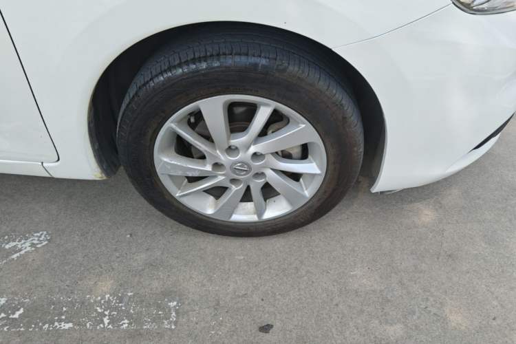 Used Nissan Tiida 2016 1.6L CVT Cool Dynamic Edition Right Front Wheel Hub