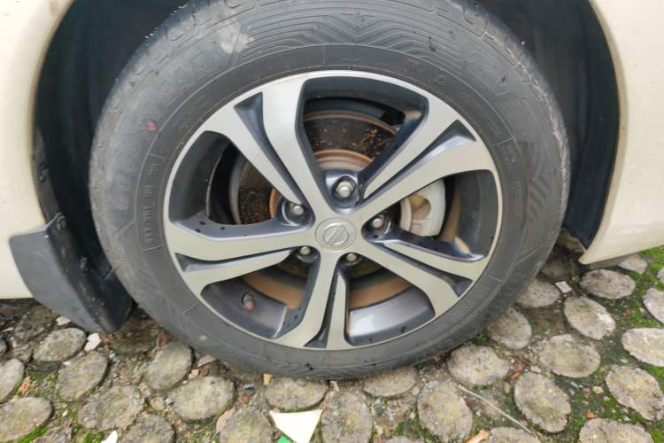 Used Nissan Tiida 2016 1.6L CVT Smart Drive Edition Right Front Wheel Hub