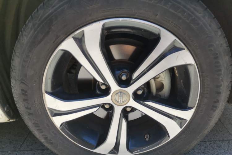 Used Nissan Tiida 2016 1.6L CVT Smart Drive Edition Right Front Wheel Hub