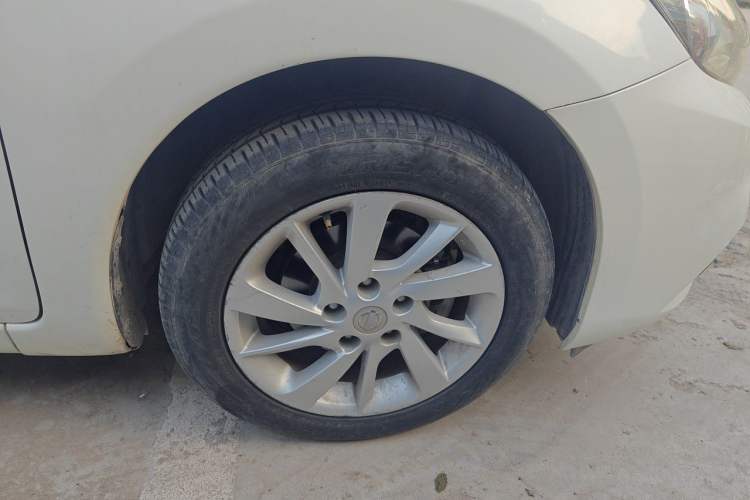 Used Nissan Tiida 2016 1.6L CVT Cool Dynamic Edition Right Front Wheel Hub