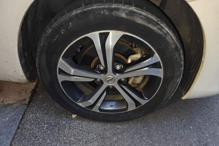 Used Nissan Tiida 2016 1.6L CVT Smart Drive Edition Right Front Wheel Hub