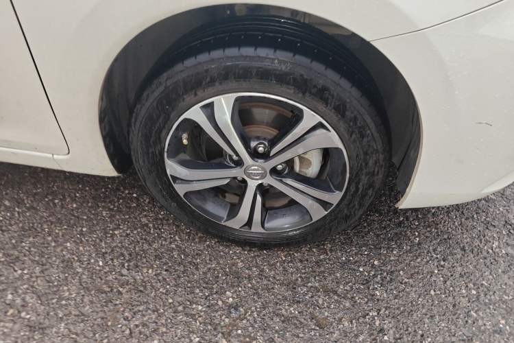 Used Nissan Tiida 2016 1.6L CVT Smart Drive Edition Right Front Wheel Hub