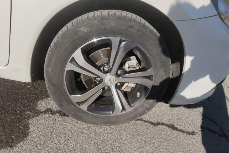Used Nissan Tiida 2016 1.6L CVT Smart Drive Edition Right Front Wheel Hub