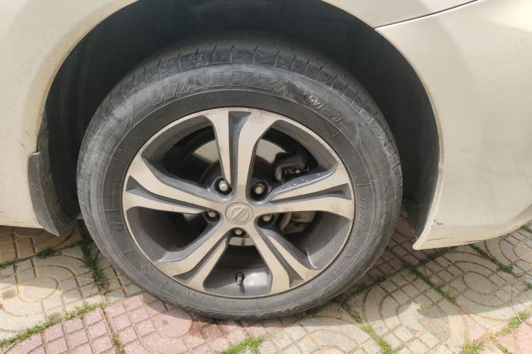 Used Nissan Tiida 2016 1.6L CVT Smart Drive Edition Right Front Wheel Hub