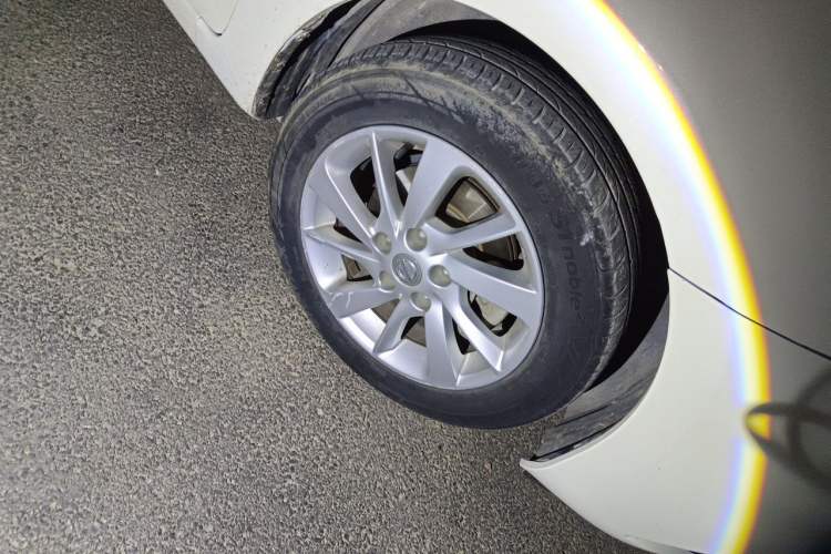 Used Nissan Tiida 2016 1.6L CVT Joyride Edition Right Front Wheel Hub