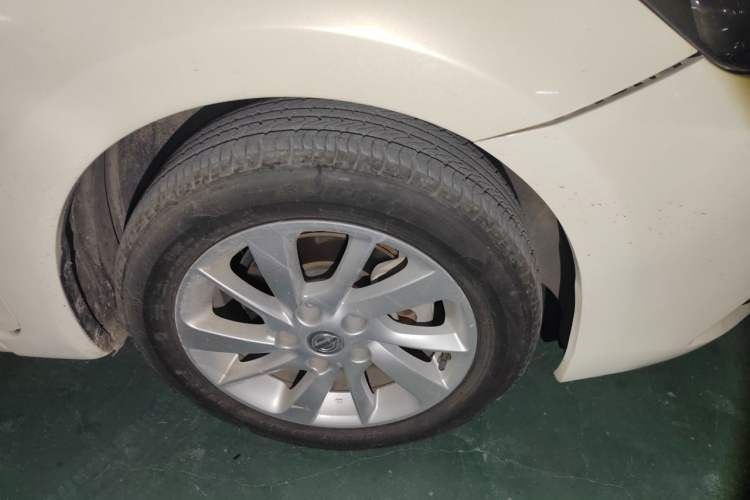Used Nissan Tiida 2016 1.6L CVT Cool Dynamic Edition Right Front Wheel Hub
