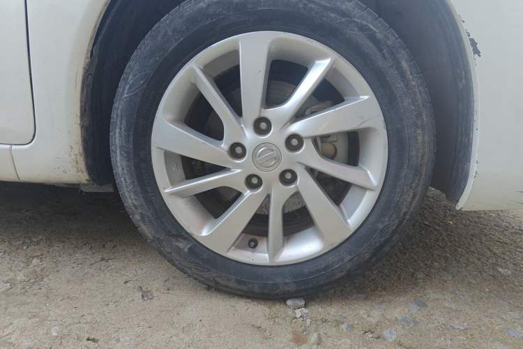Used Nissan Tiida 2016 1.6L CVT Cool Dynamic Edition Right Front Wheel Hub