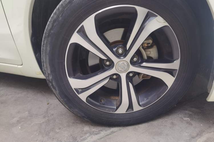 Used Nissan Tiida 2016 1.6L CVT Smart Drive Edition Right Front Wheel Hub