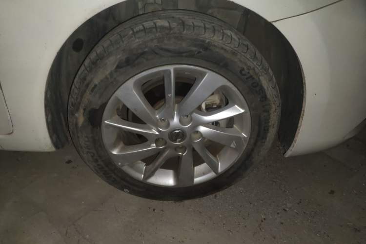 Used Nissan Tiida 2016 1.6L Manual Cool Edition Right Front Wheel Hub