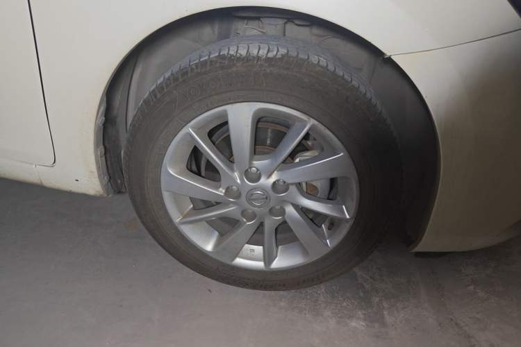 Used Nissan Tiida 2016 1.6L CVT Cool Dynamic Edition Right Front Wheel Hub