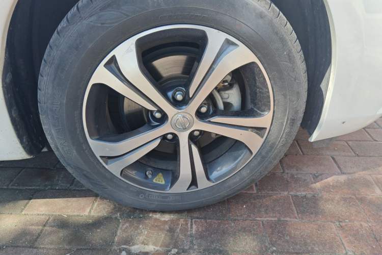 Used Nissan Tiida 2016 1.6L CVT Cool Dynamic Edition Right Front Wheel Hub