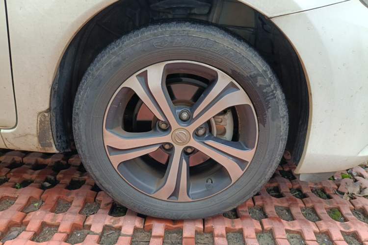 Used Nissan Tiida 2016 1.6L CVT Smart Drive Edition Right Front Wheel Hub