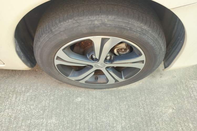 Used Nissan Tiida 2016 1.6L CVT Smart Drive Edition Right Front Wheel Hub