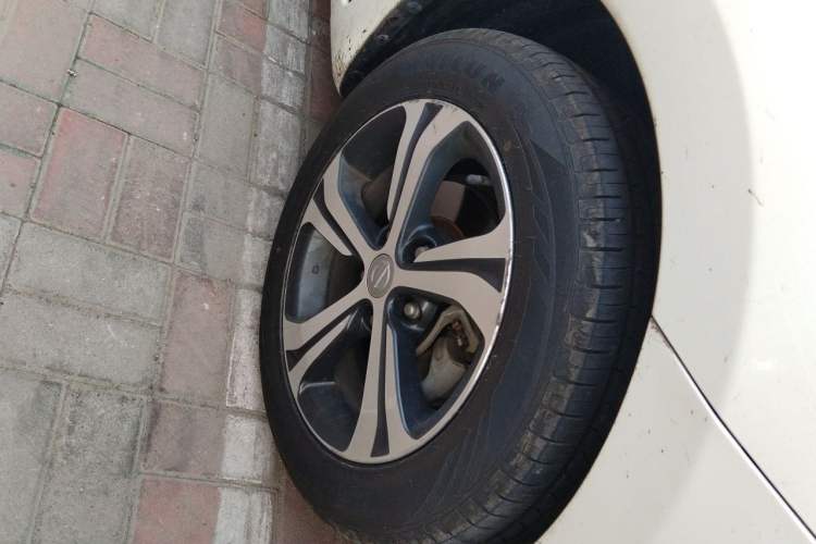 Used Nissan Tiida 2016 1.6L CVT Smart Drive Edition Right Front Wheel Hub