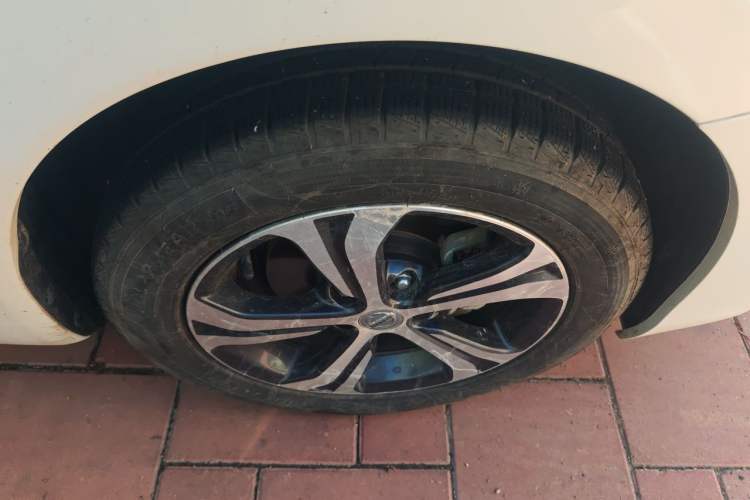 Used Nissan Tiida 2016 1.6L CVT Cool Dynamic Edition Right Front Wheel Hub
