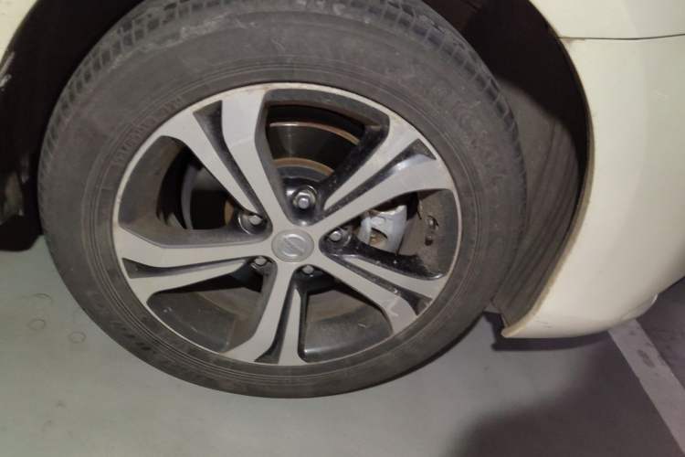 Used Nissan Tiida 2016 1.6L CVT Smart Drive Edition Right Front Wheel Hub