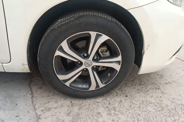 Used Nissan Tiida 2016 1.6L CVT Smart Drive Edition Right Front Wheel Hub