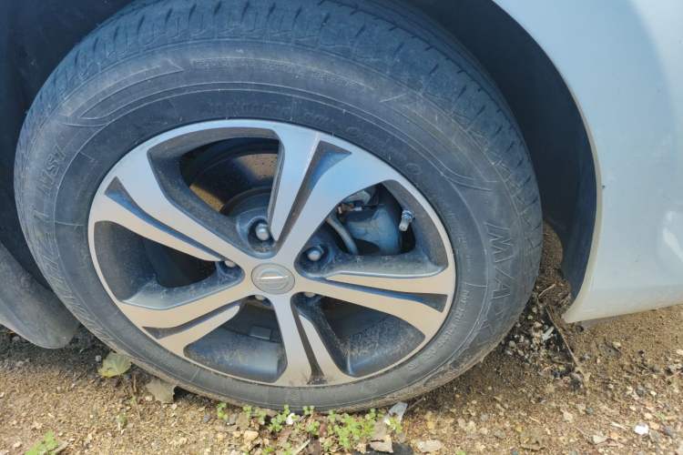 Used Nissan Tiida 2016 1.6L CVT Smart Drive Edition Right Front Wheel Hub