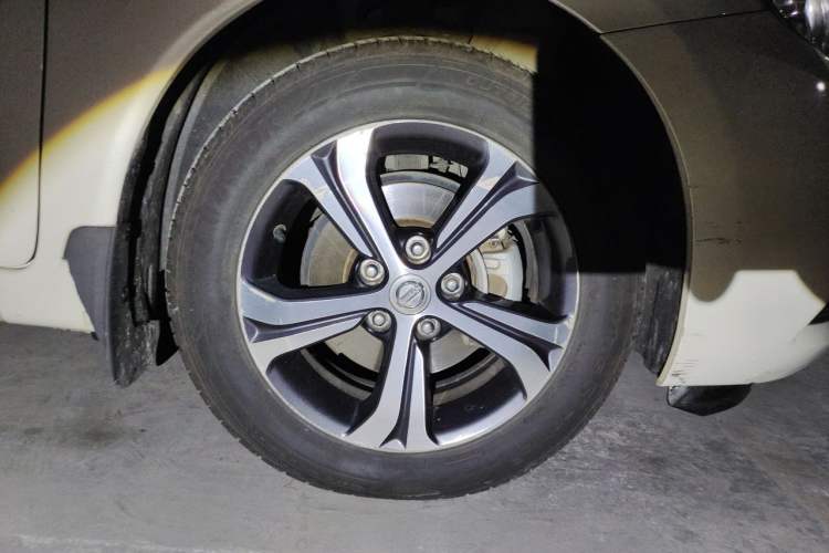 Used Nissan Tiida 2016 1.6L CVT Smart Drive Edition Right Front Wheel Hub