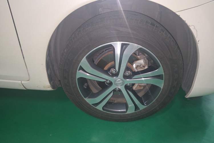 Used Nissan Tiida 2016 1.6L CVT Smart Drive Edition Right Front Wheel Hub