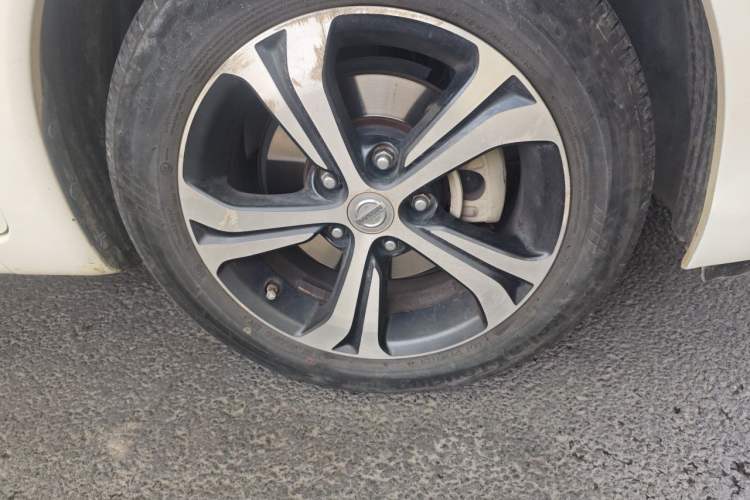 Used Nissan Tiida 2016 1.6L CVT Smart Drive Edition Right Front Wheel Hub