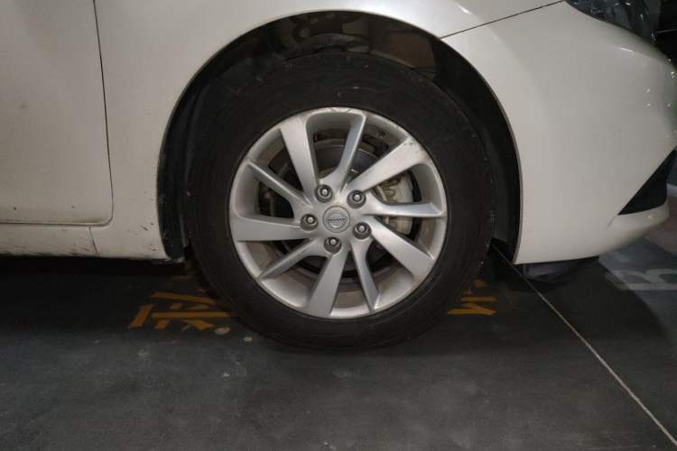 Used Nissan Tiida 2016 1.6L CVT Cool Dynamic Edition Right Front Wheel Hub