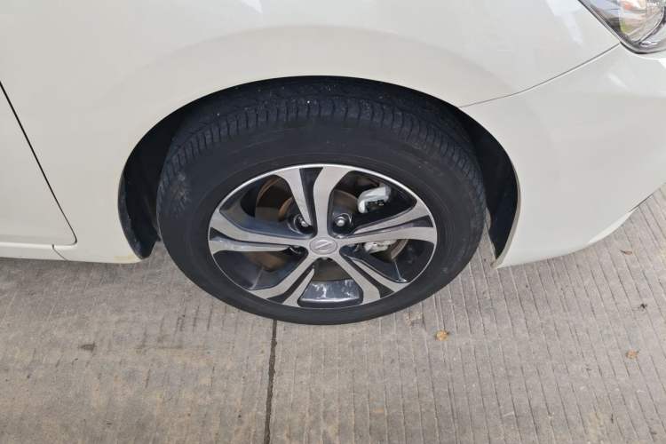 Used Nissan Tiida 2016 1.6L CVT Smart Drive Edition Right Front Wheel Hub