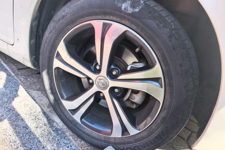 Used Nissan Tiida 2016 1.6L CVT Smart Drive Edition Right Front Wheel Hub