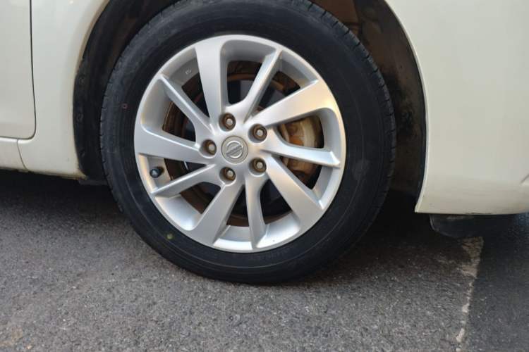 Used Nissan Tiida 2016 1.6L CVT Cool Dynamic Edition Right Front Wheel Hub