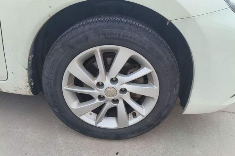 Used Nissan Tiida 2016 1.6L CVT Cool Dynamic Edition Right Front Wheel Hub