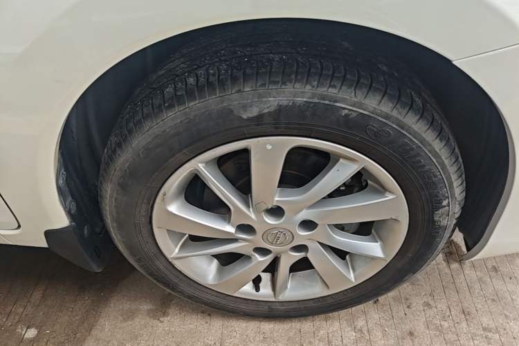 Used Nissan Tiida 2016 1.6L CVT Cool Dynamic Edition Right Front Wheel Hub